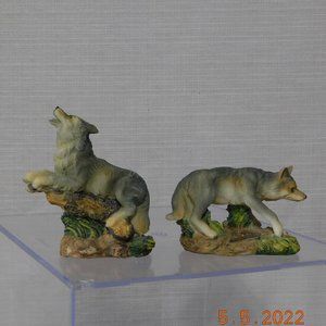 Vintage Set of Resin Wolf Figurines One Howling & One on the Hunt